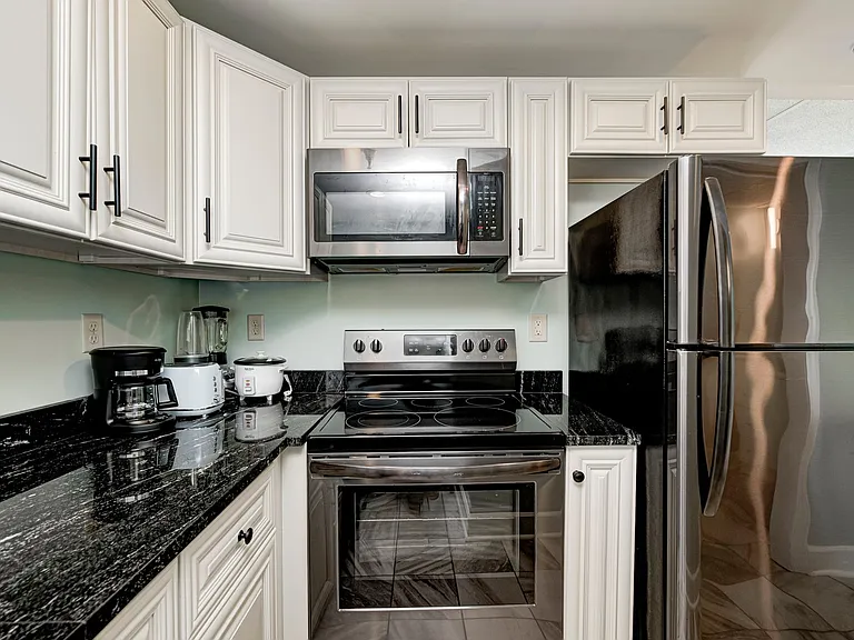230 E 9th St #401 — Photo 20