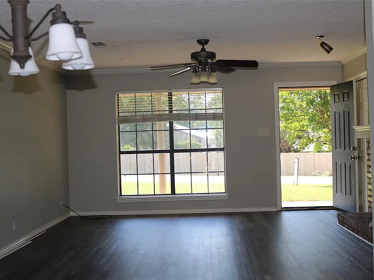 627 Cherry Ln — Photo 7
