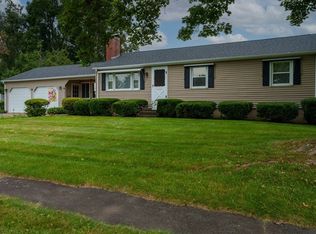 99 Pineview Cir, Agawam, MA 01001