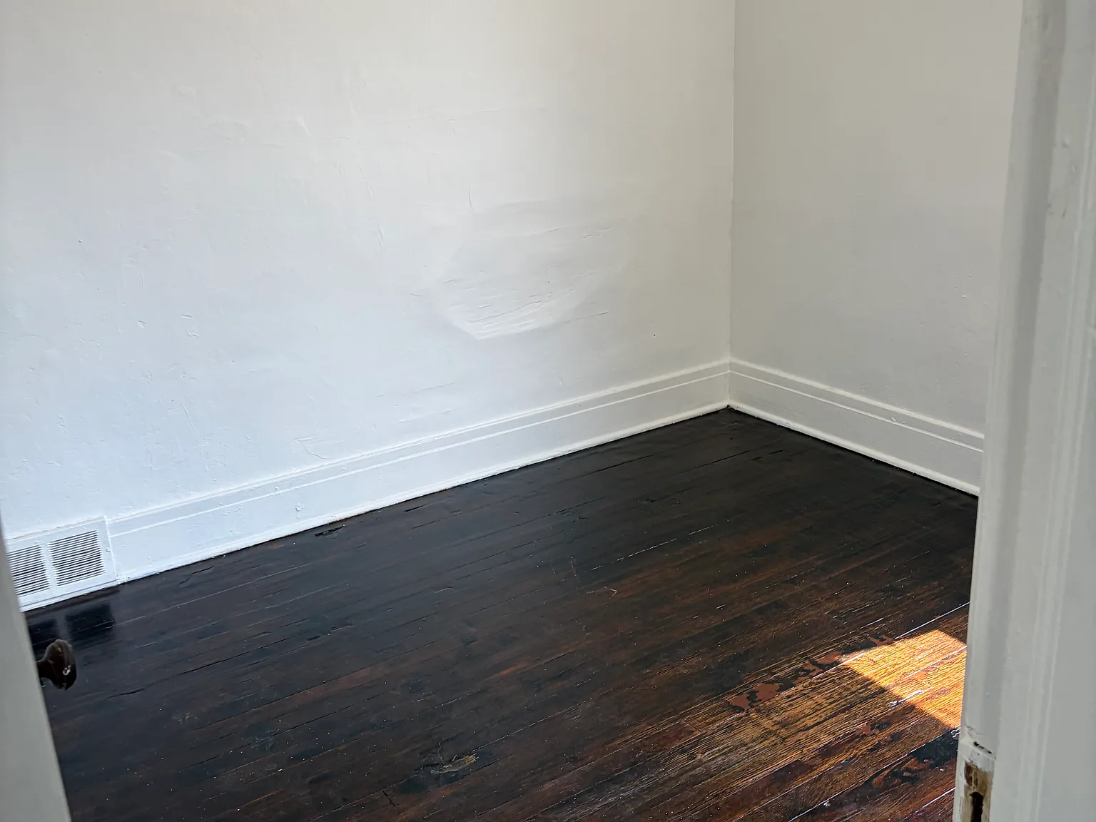 3 bed, 1200 sqft, $1,500 — Photo 2