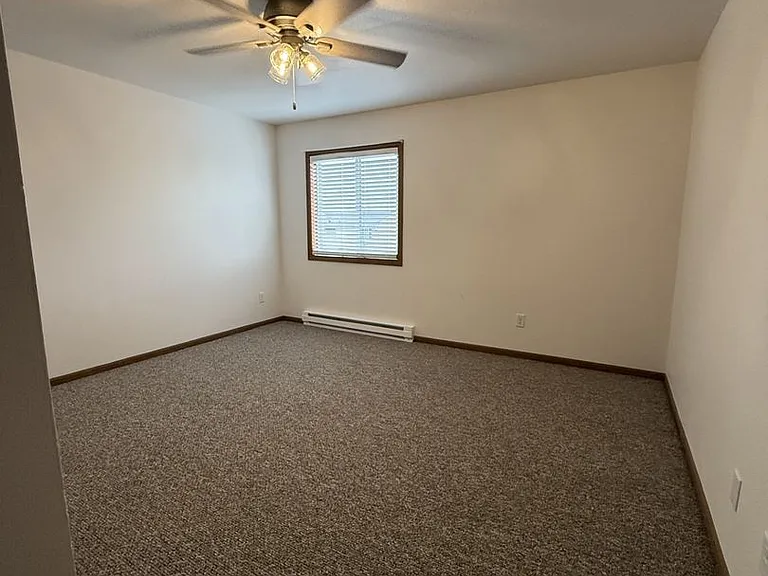 1516 Vogt Dr — Photo 18