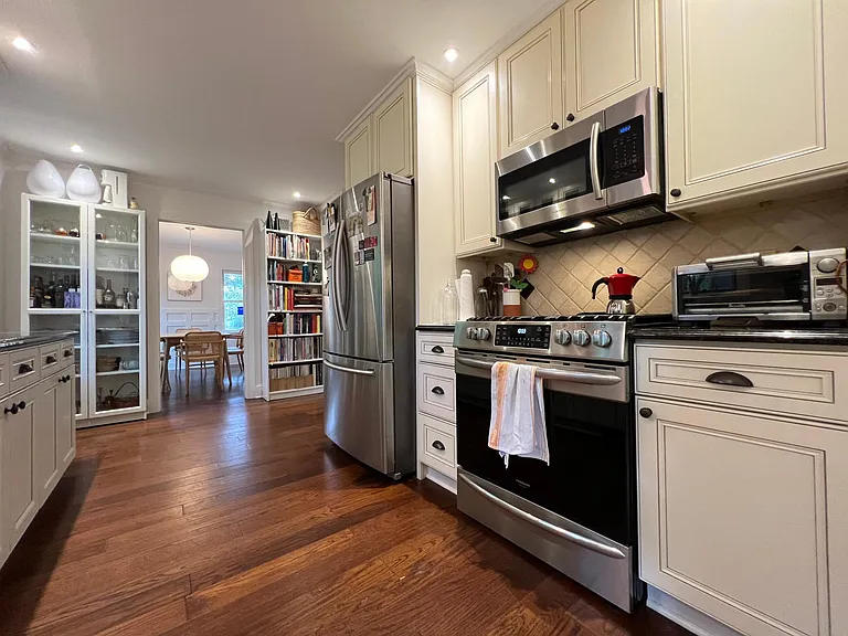 310 Baytree Dr — Photo 8