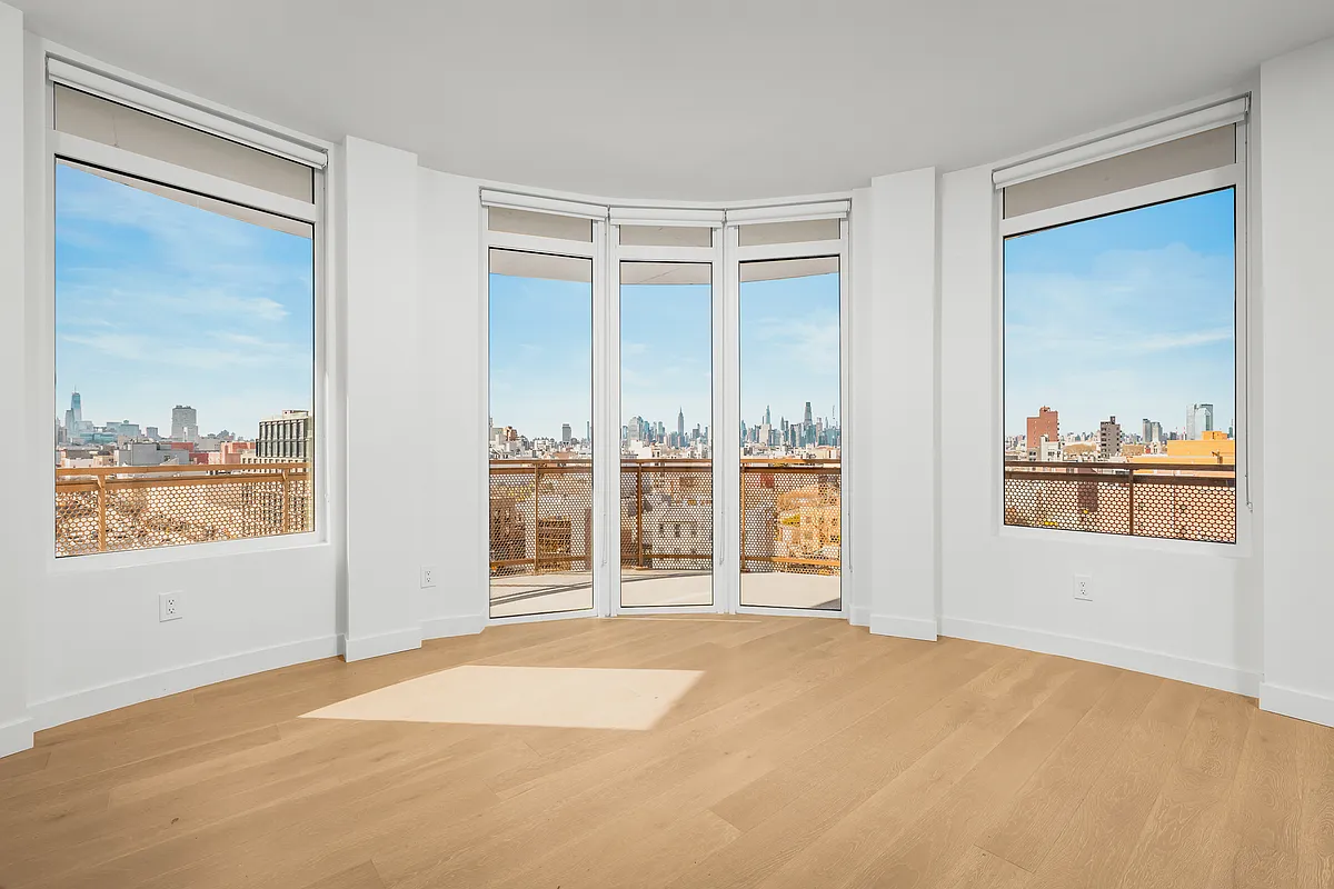 Building Photo - 828 Metropolitan Ave #5S