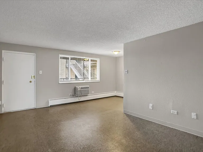 Section 8 Approved! Great location close to the city! — Photo 8