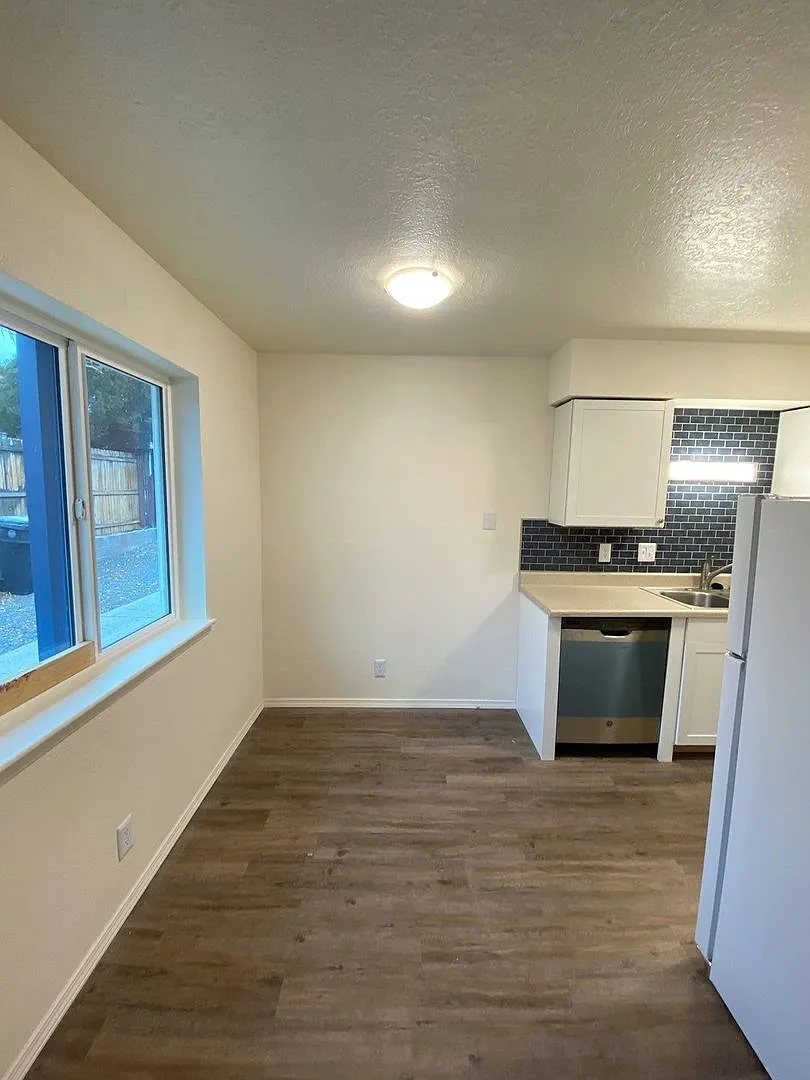 12120 Menaul Blvd NE — Photo 4