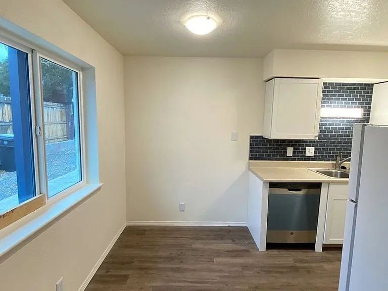 12120 Menaul Blvd NE — Photo 4