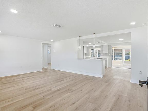 2nd image of 7846 Wallaba Ln