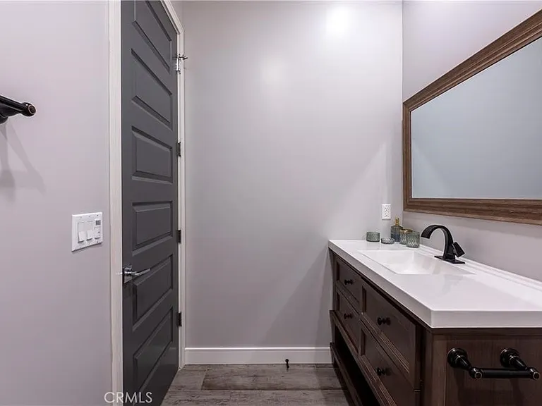 6940 Peach Ave — Photo 33