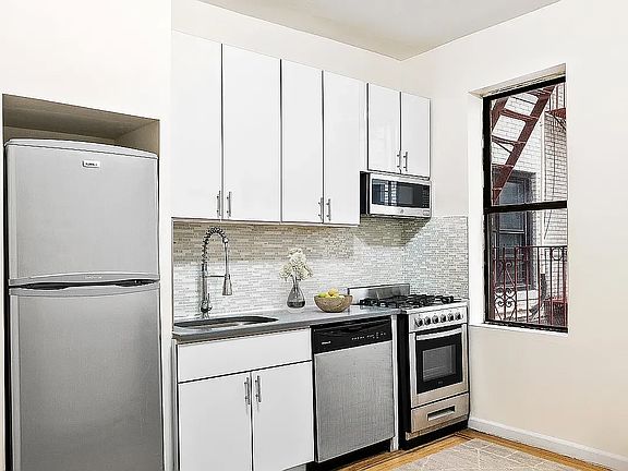 3rd image of 720 W 181st St APT 20