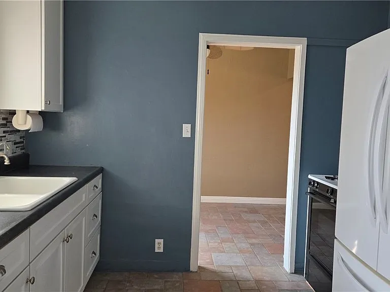 422 Bond St #1 — Photo 9