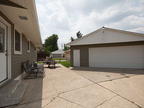 5th image of 4345 Ashgrove Dr