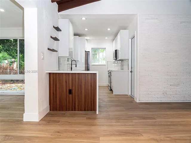 3 bed, 2.0 bath, 1574 sqft, $4,600 — Photo 3