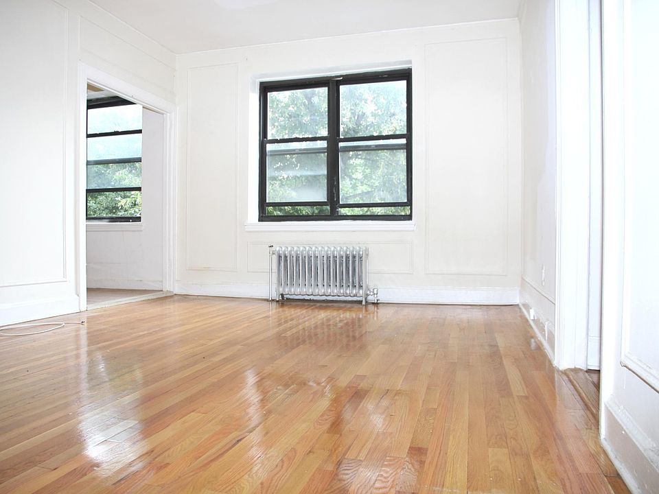 2nd image of 59 Locust Ave #6CA