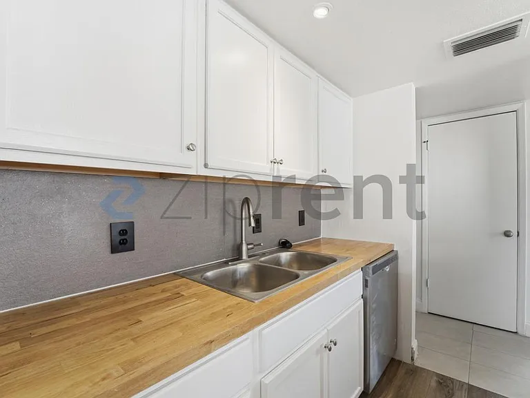 9037 N 14th St — Photo 15