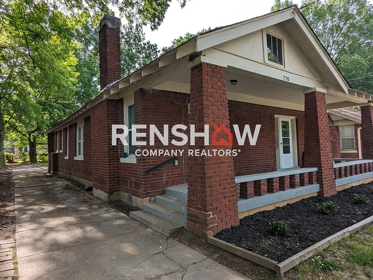 Building Photo - 770 N Evergreen St