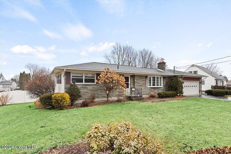 2nd image of 223 Middletown Rd