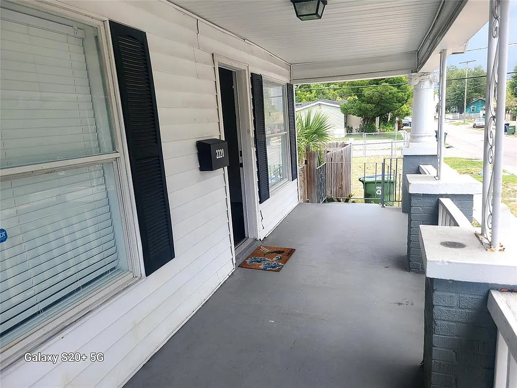 3 bed, 2.0 bath, 1008 sqft, $2,100 — Photo 3