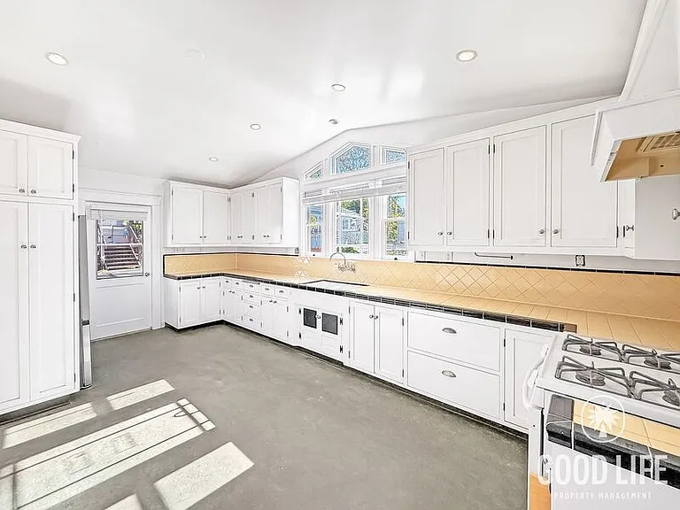3659 Alabama St — Photo 2