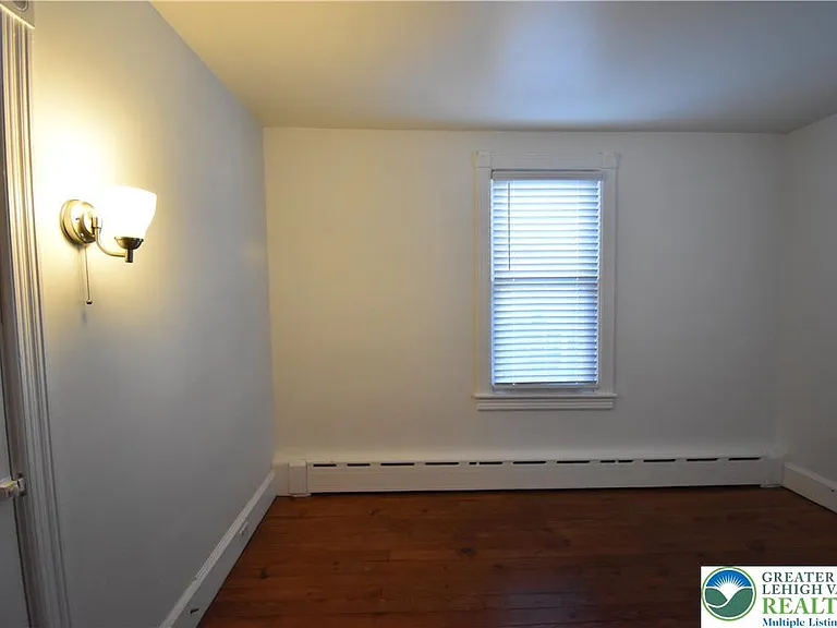 204 N 9th St — Photo 35