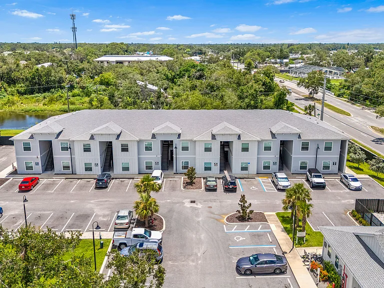 Legacy Oaks Apartment Homes — Photo 6