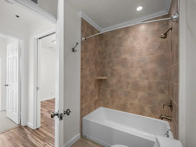 121 S Hope St #518 — Photo 17