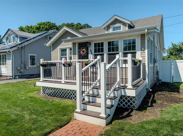 156 Fairview Avenue, Bayport, NY 11705