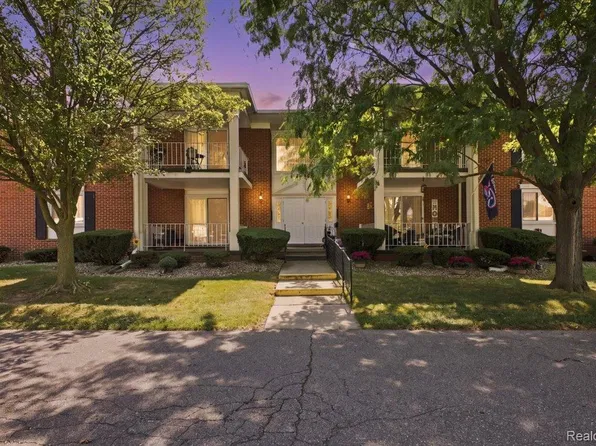 1870 Fort St APT 8, Trenton, MI 48183