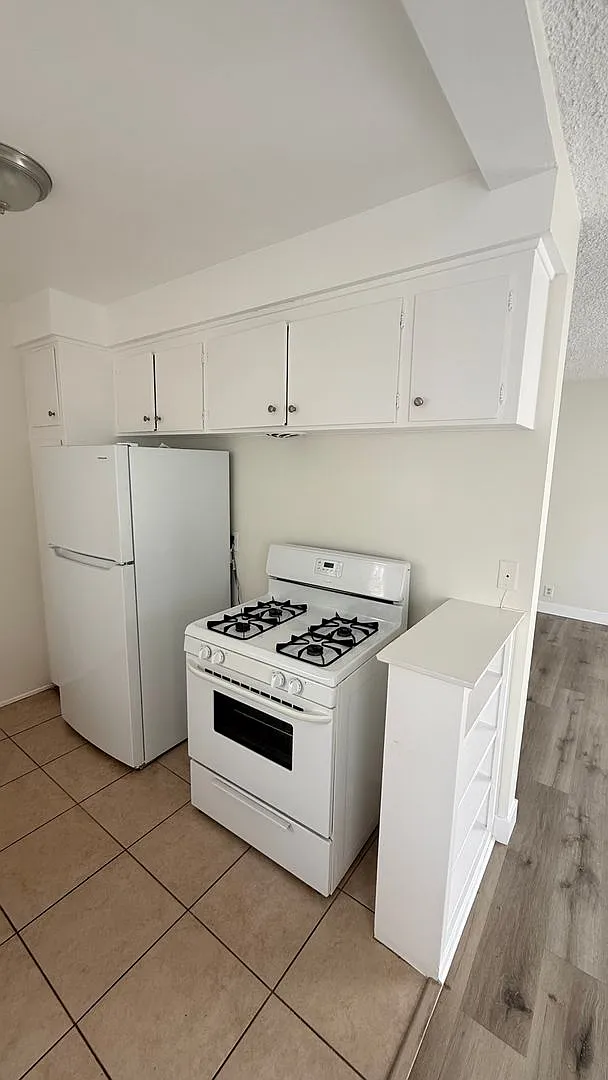 639 E. Rose Avenue — Photo 2