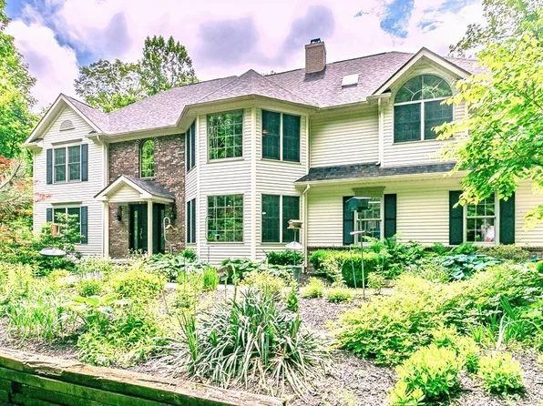 11295 Wellington Dr, Chardon, OH 44024