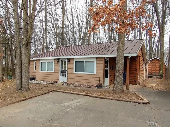 513 Ithaca St, Harrison, MI 48625