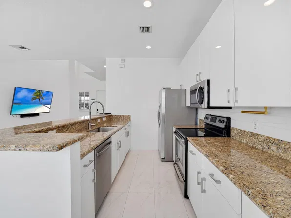 131 SE 7th Way, Pompano Beach, FL