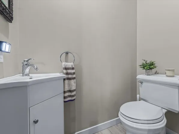 236-02 Forest Road image 22 of 23