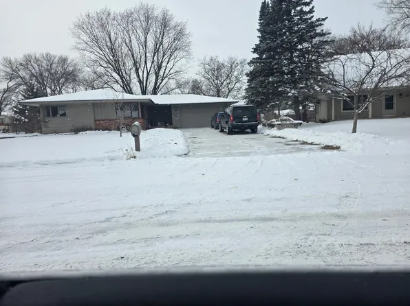 27 Pandolfo Pl, Saint Cloud, MN 56303