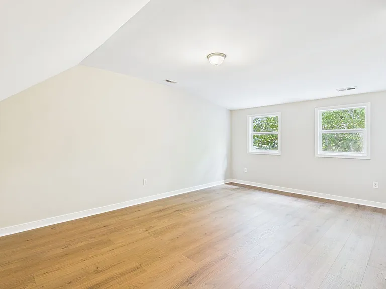 2313 National St — Photo 39
