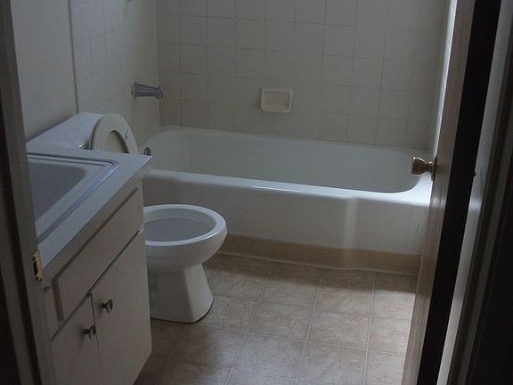 5th image of 1910 46th Ave APT 11