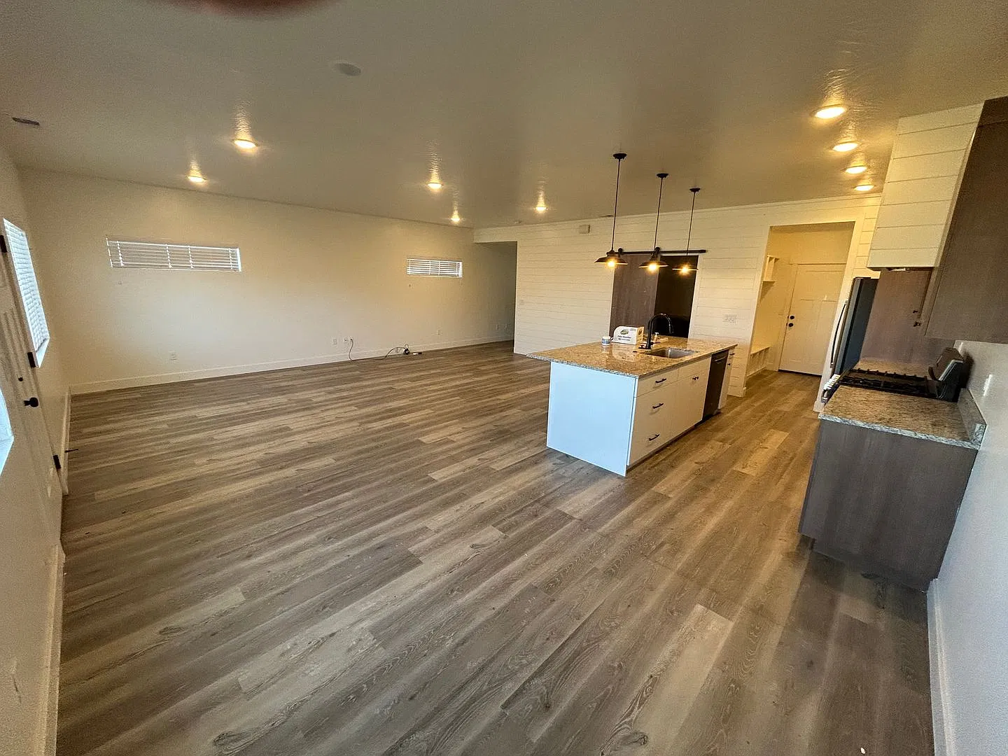 3 Bedroom Duplex with a Garage — Photo 3