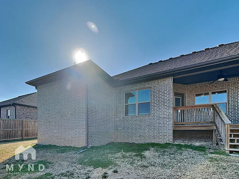 550 Captain Hopkins St — Photo 18