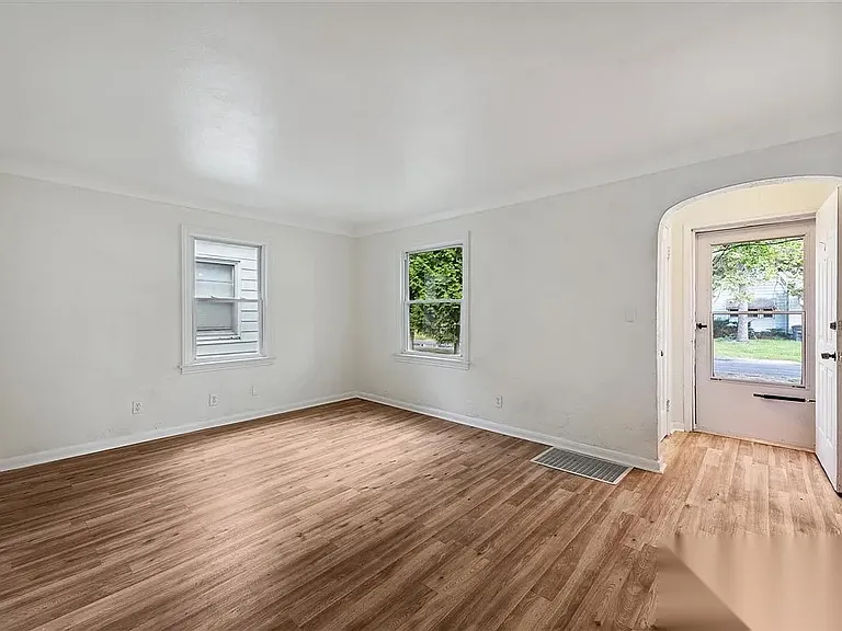 909 Turner Ave — Photo 11