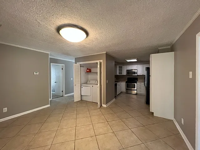 3 bed, 2040 sqft, $1,750 — Photo 2