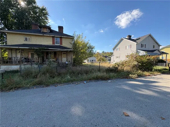 723 Riverside Dr, La Belle, PA 15450
