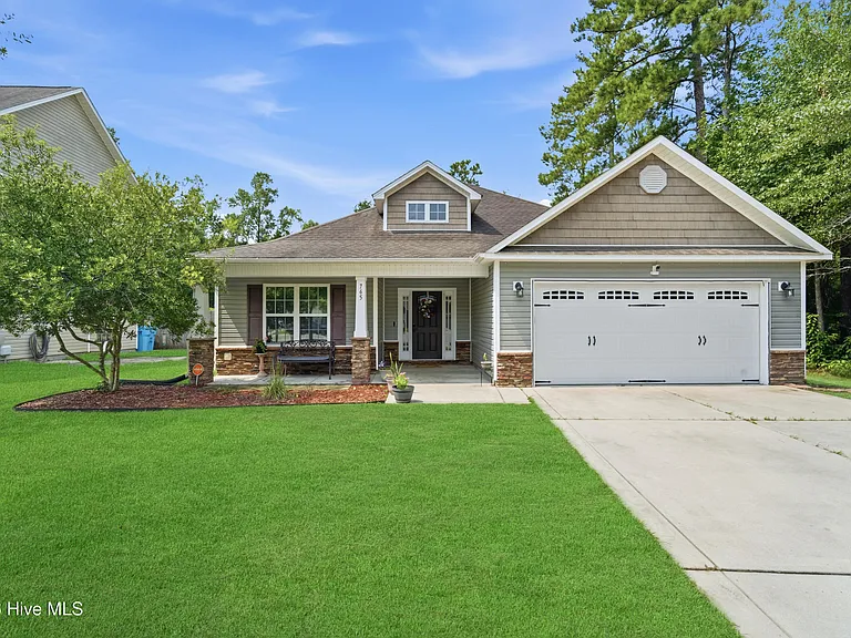 765 Radiant Dr — Photo 2