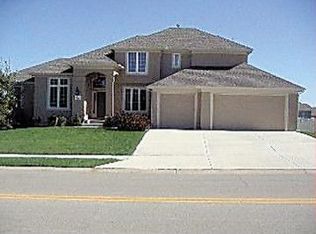 925 SW Raintree Dr, Lees Summit, MO 64082