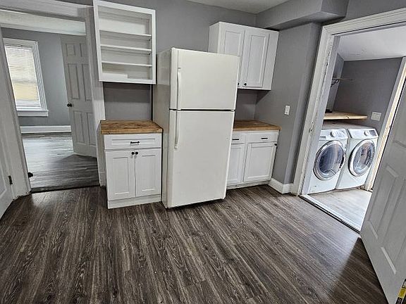 3rd image of 15 Edgewood Dr