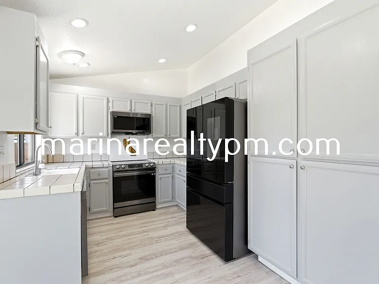 208 Buttercup Cir — Photo 14