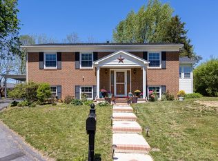 806 Mona Cres, Staunton, VA 24401