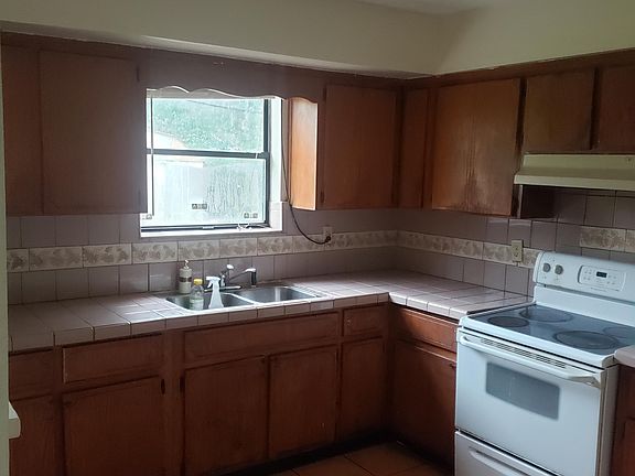 5th image of 7040 Miss Muffet Ln S