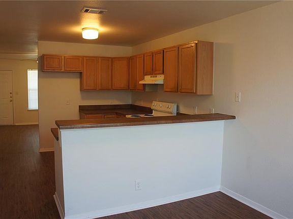 5th image of 2202 Katy Ln #D