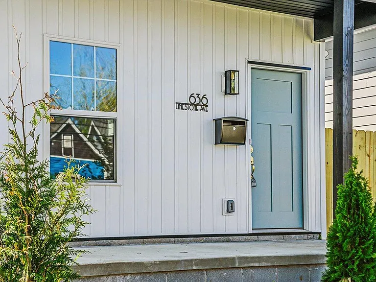 636 N Limestone — Photo 3