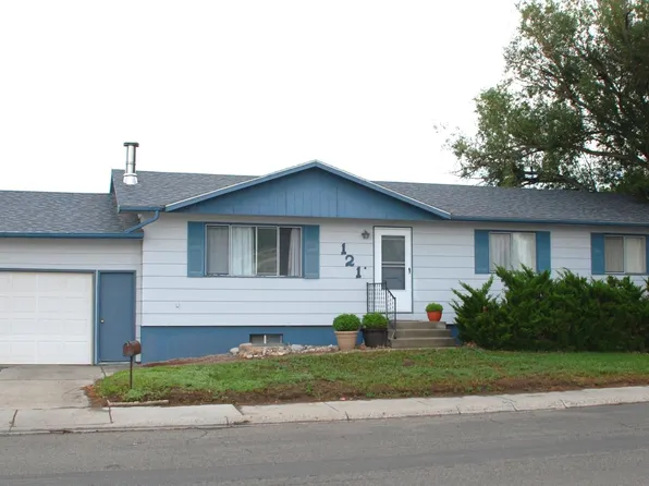 121 S 20th St, Worland, WY 82401