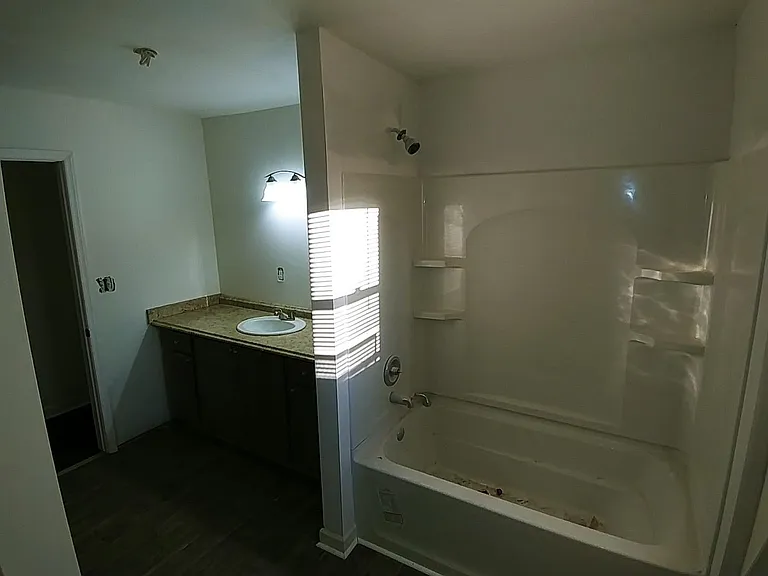Large bathroom #2 of 3